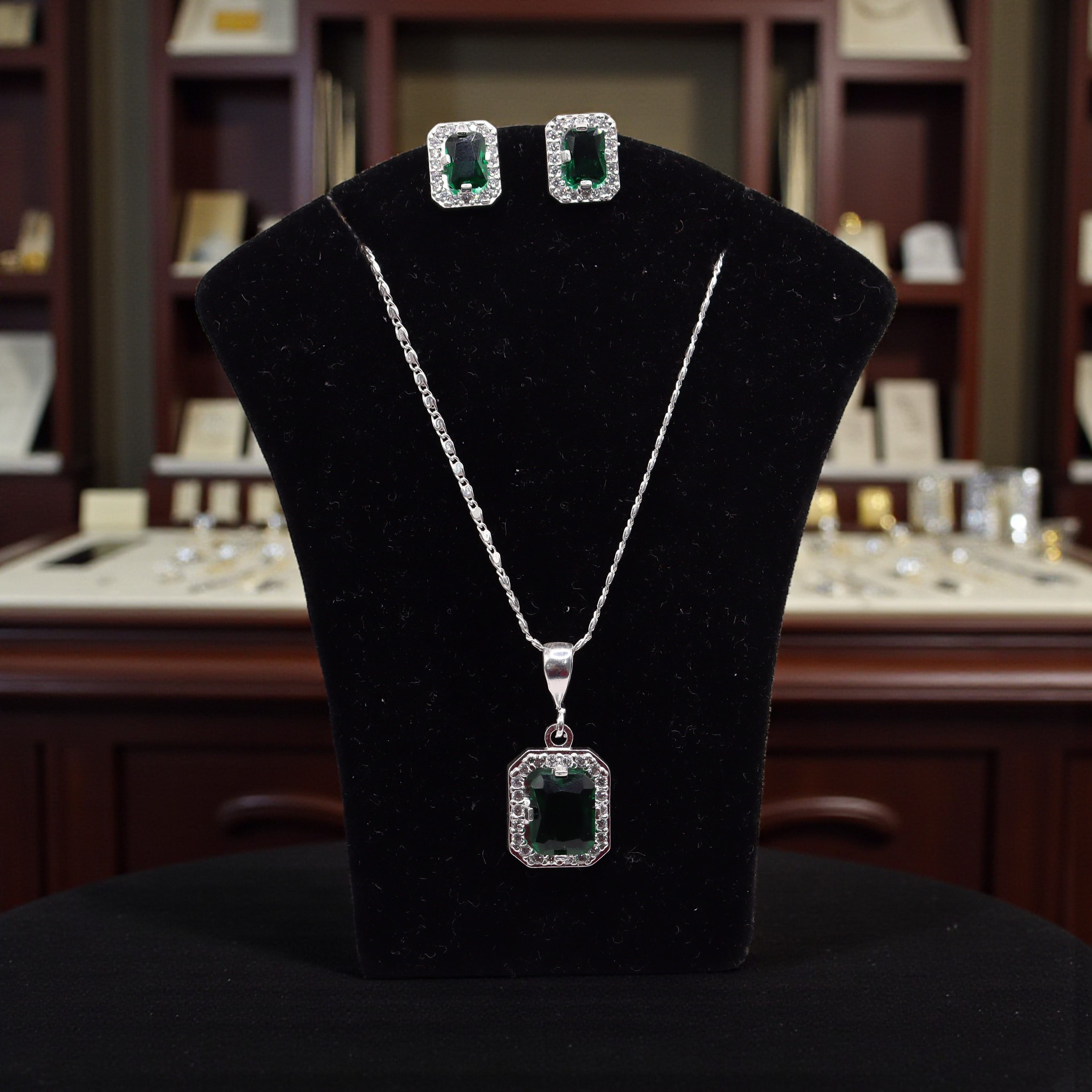 Aretes C/ Cadena Dije Cuadro Verde en Plata .925