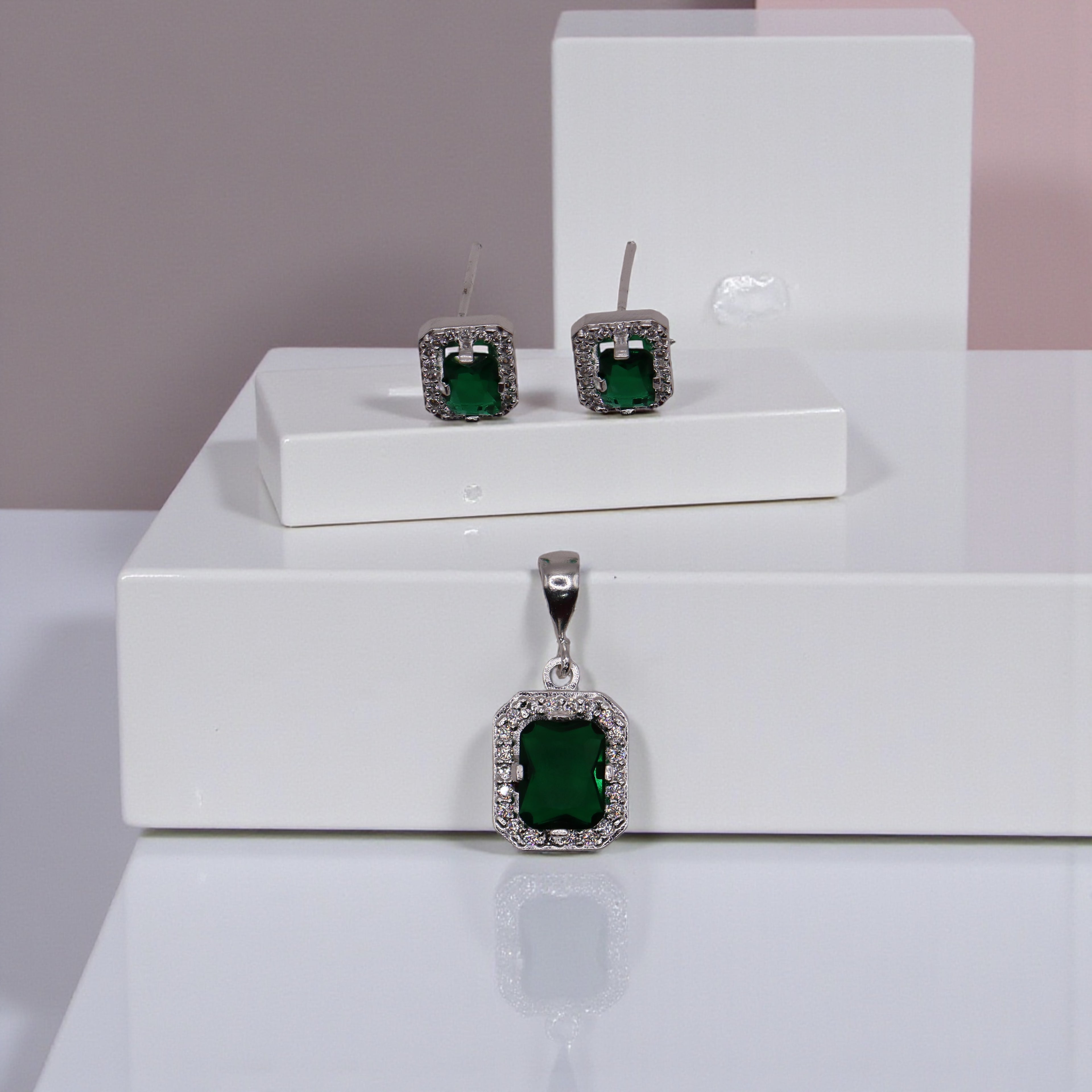 Aretes C/ Cadena Dije Cuadro Verde en Plata .925