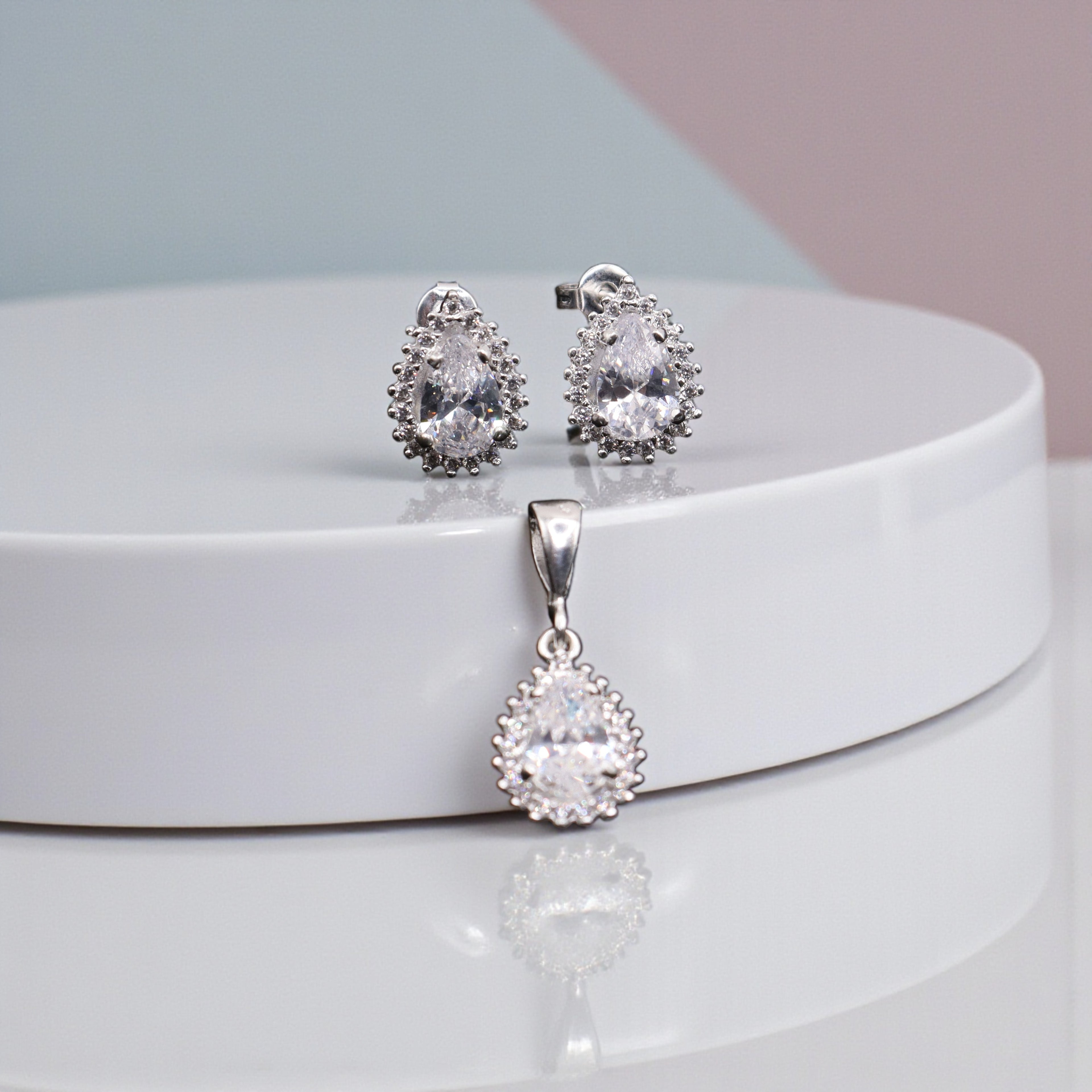 Aretes C/ Cadena Dije Gota Blanca en Plata .925