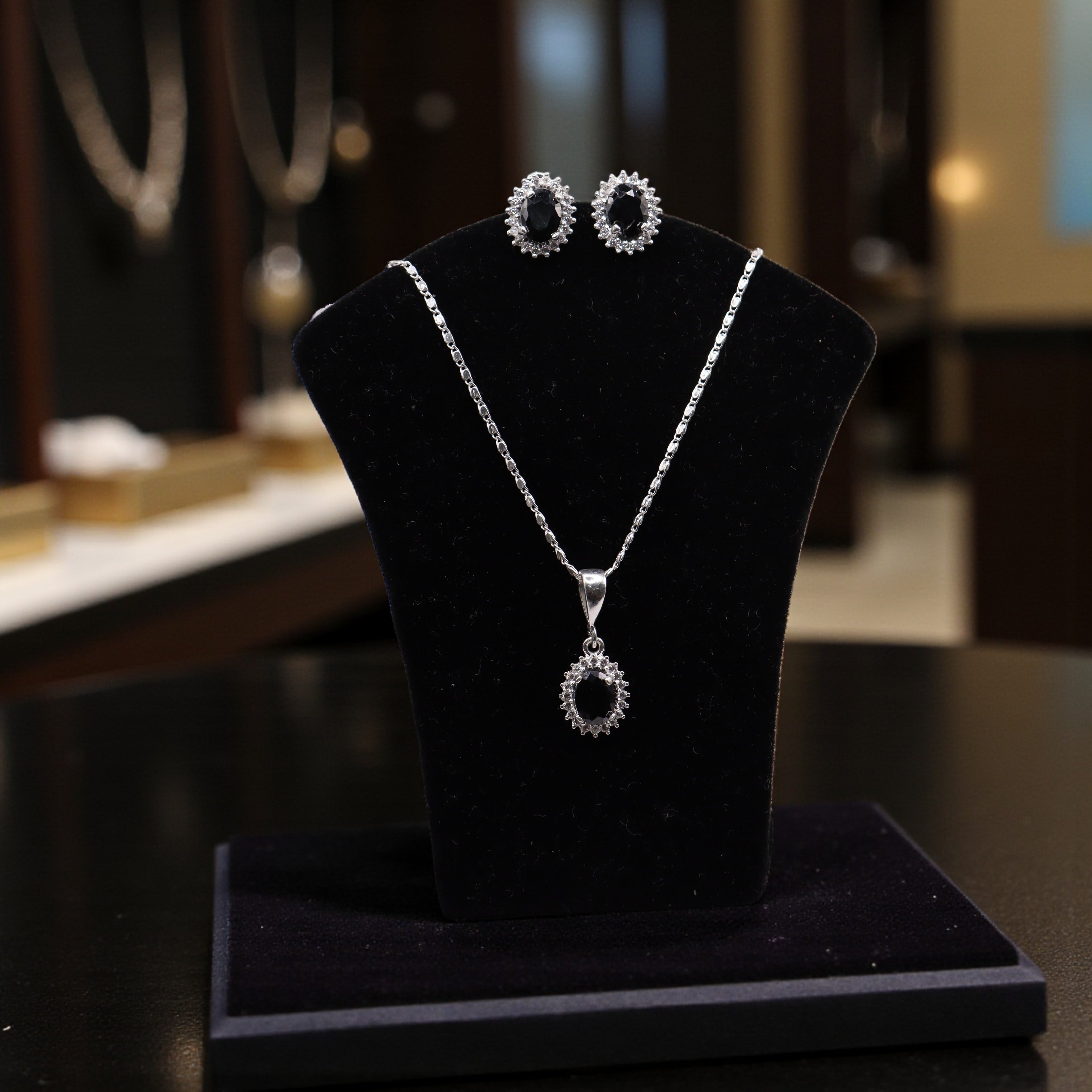 Aretes C/ Cadena Dije Ovalo Negro en Plata .925