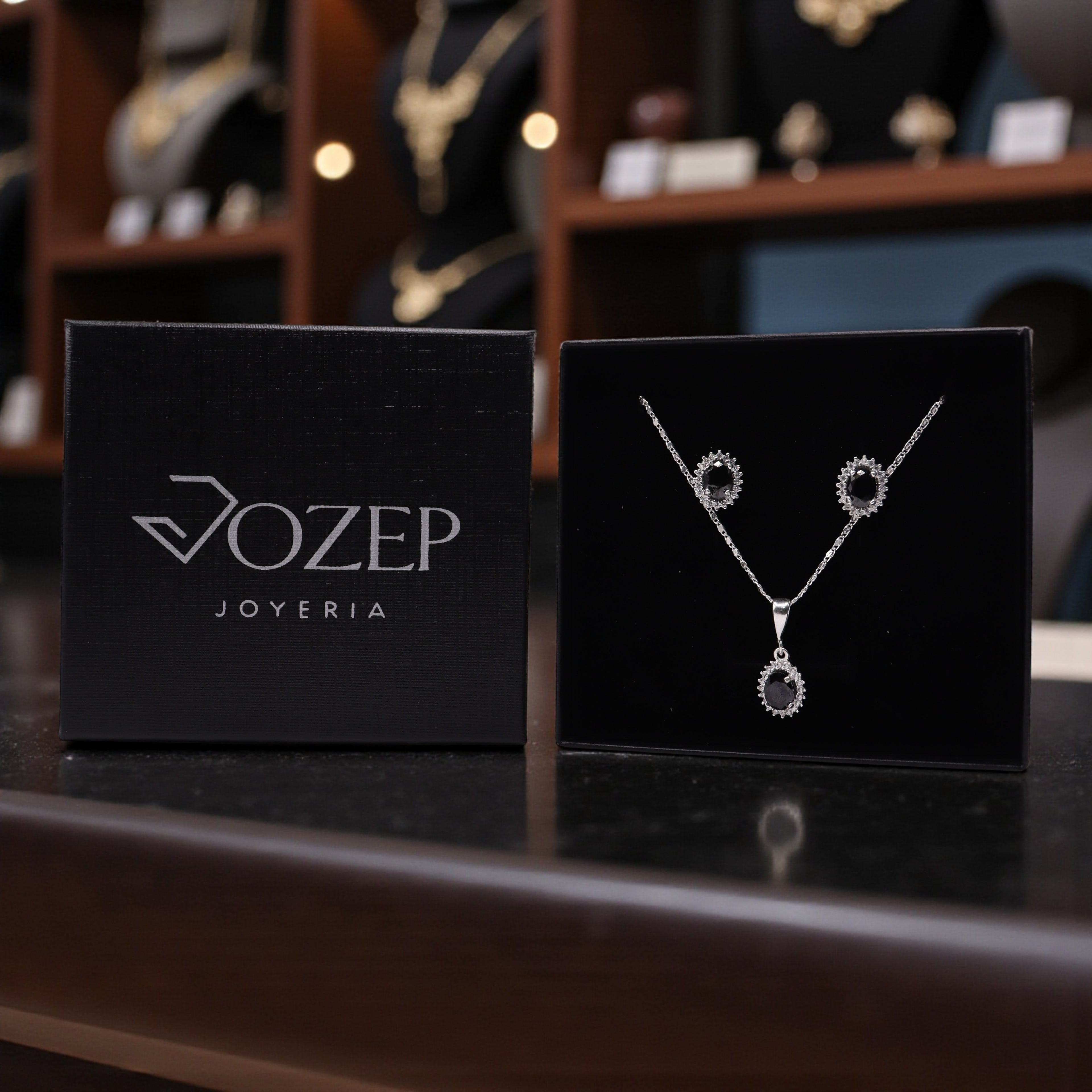 Aretes C/ Cadena Dije Ovalo Negro en Plata .925