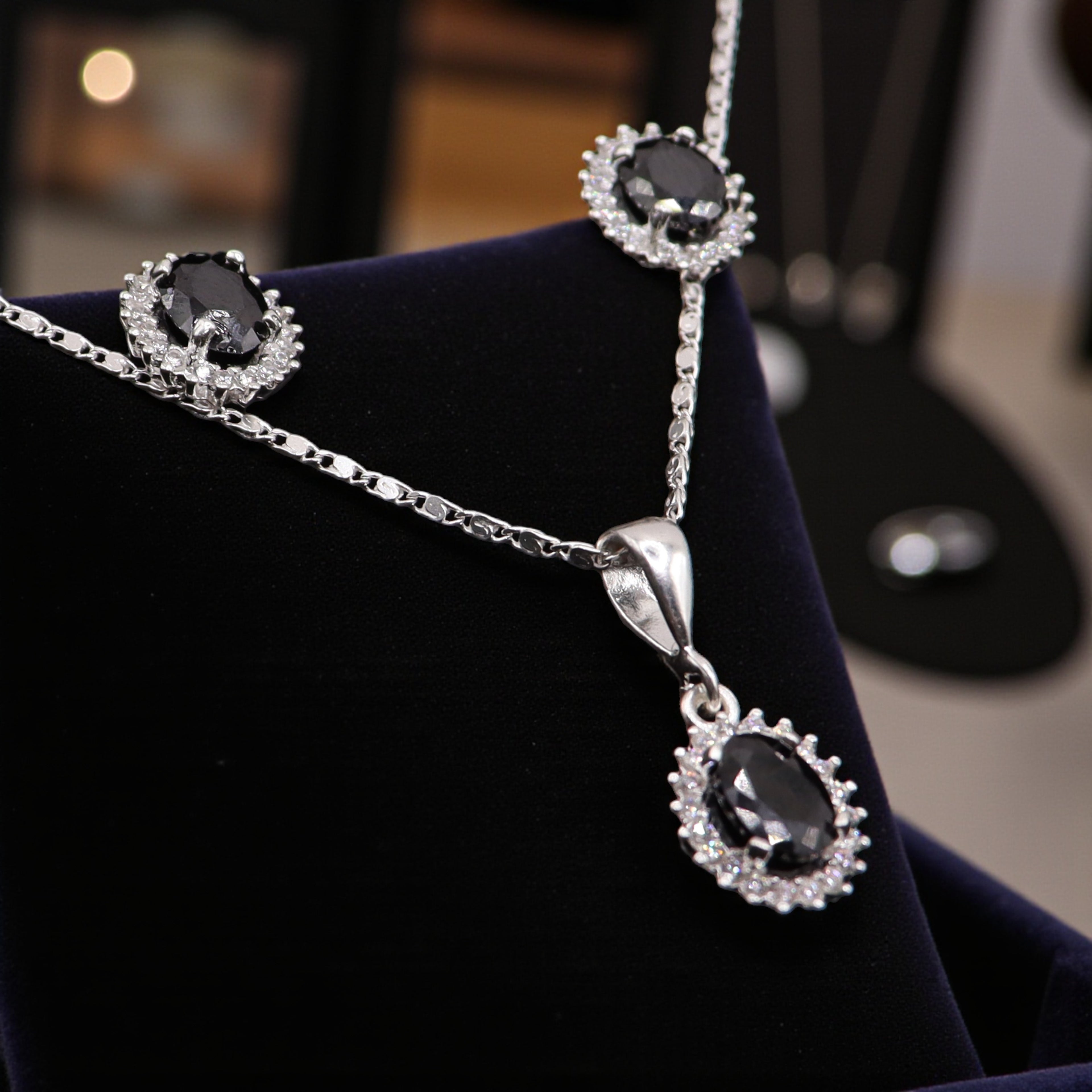 Aretes C/ Cadena Dije Ovalo Negro en Plata .925