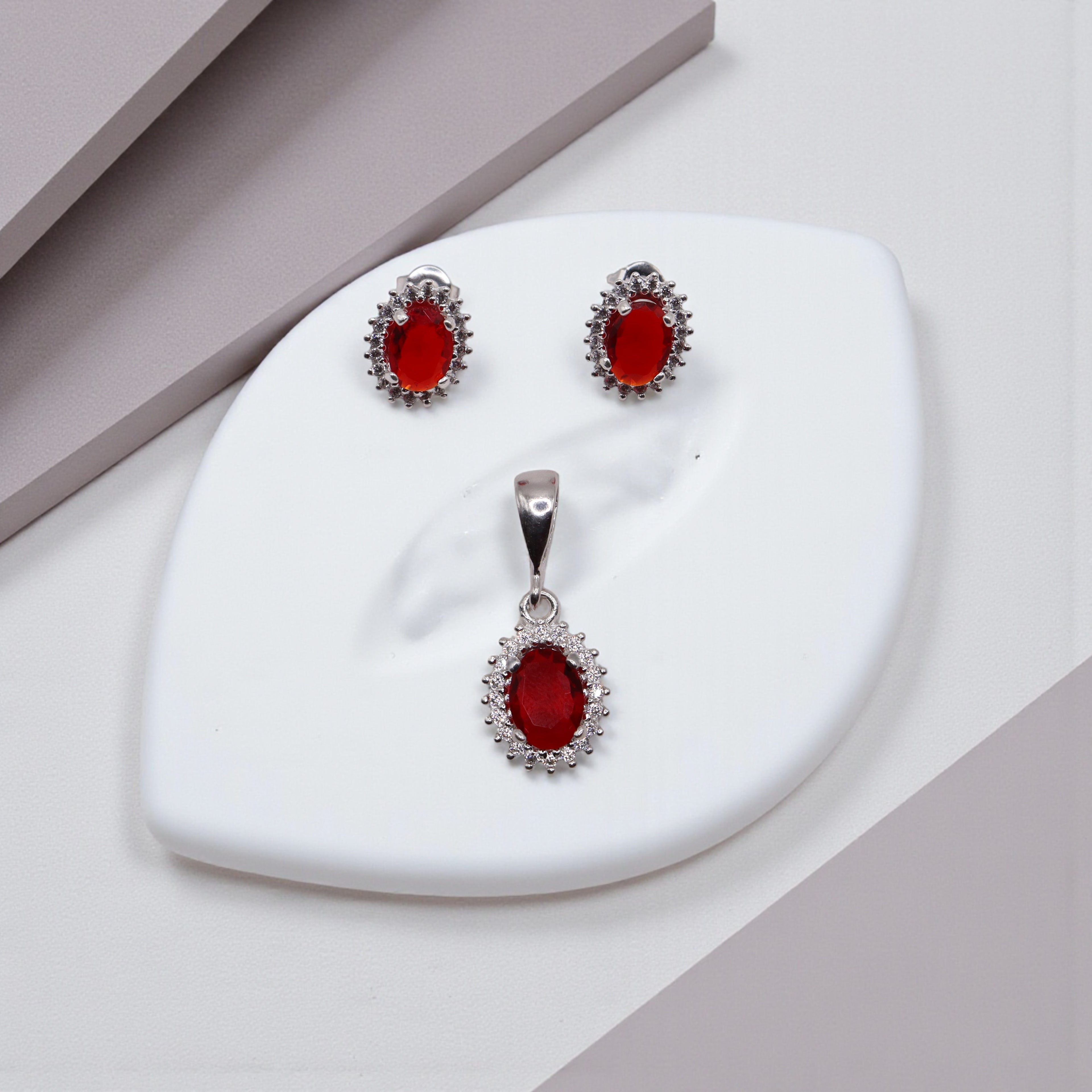 Aretes C/ Cadena Dije Ovalo Rojo en Plata .925