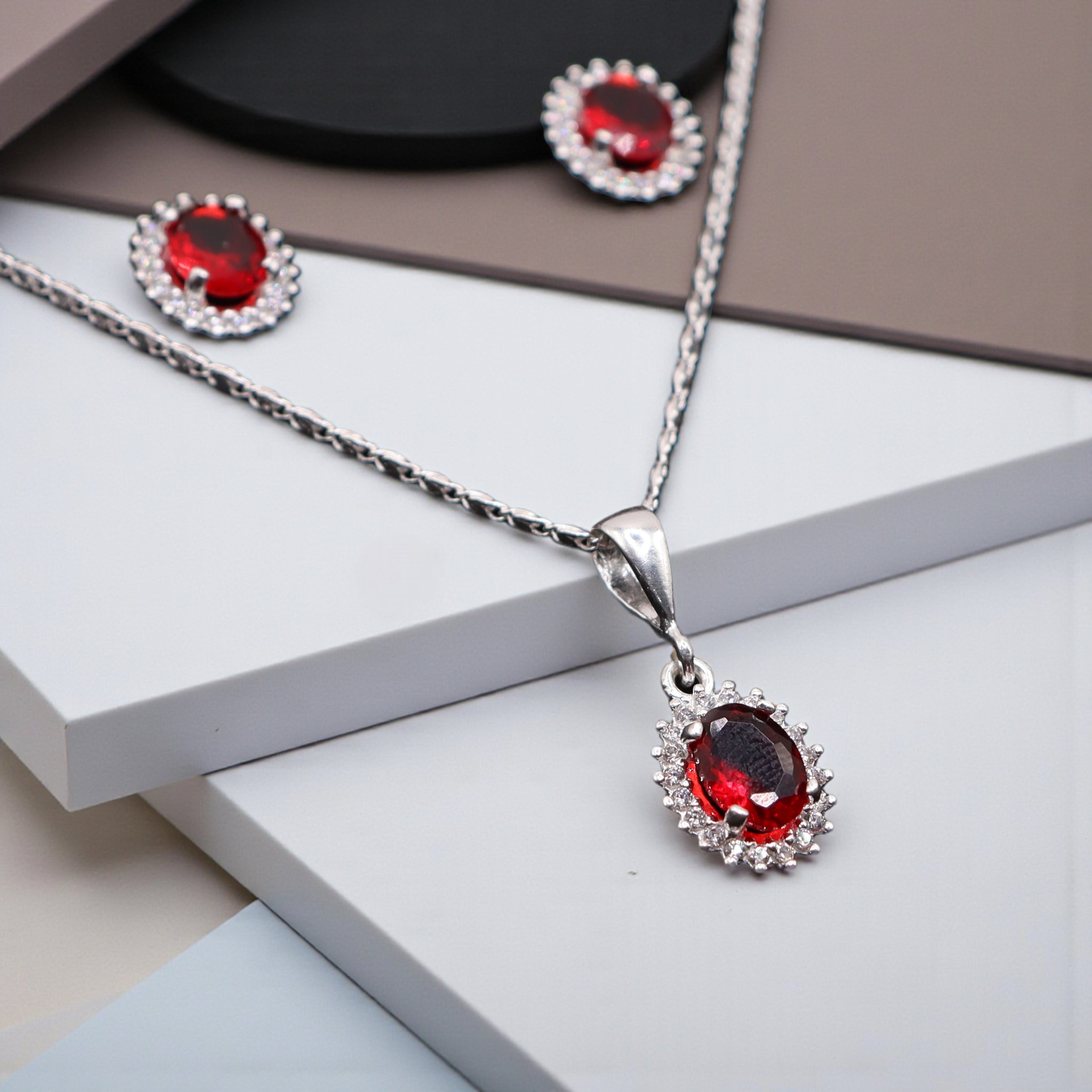 Aretes C/ Cadena Dije Ovalo Rojo en Plata .925