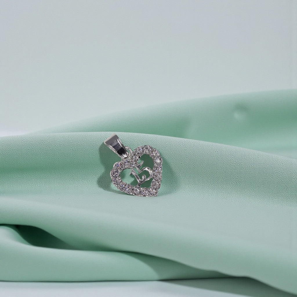 Dije 15 Años Corazón Flores Circonia Blanca + Cadena en Plata .925