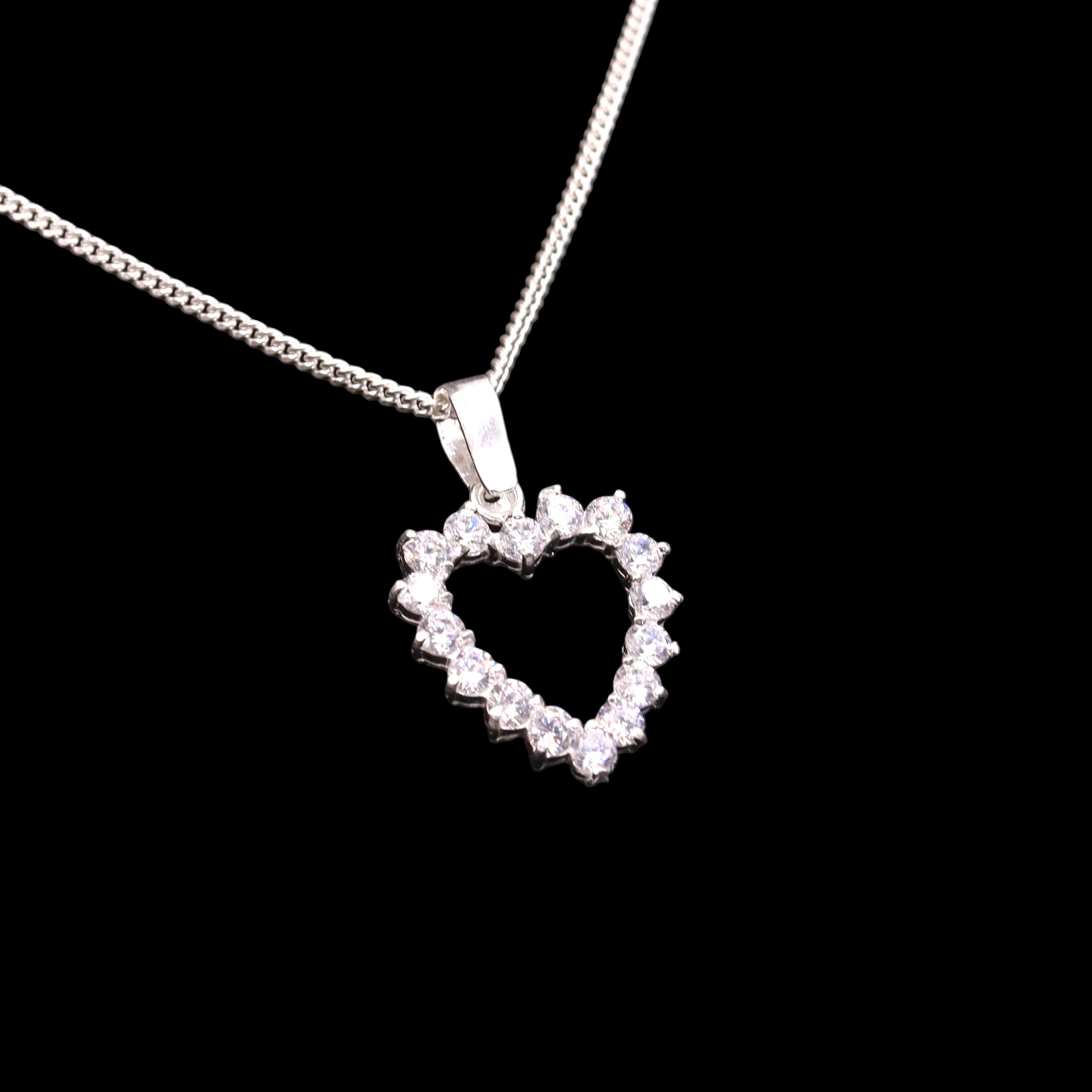 Dije Corazón Contorno Blanco En Plata .925