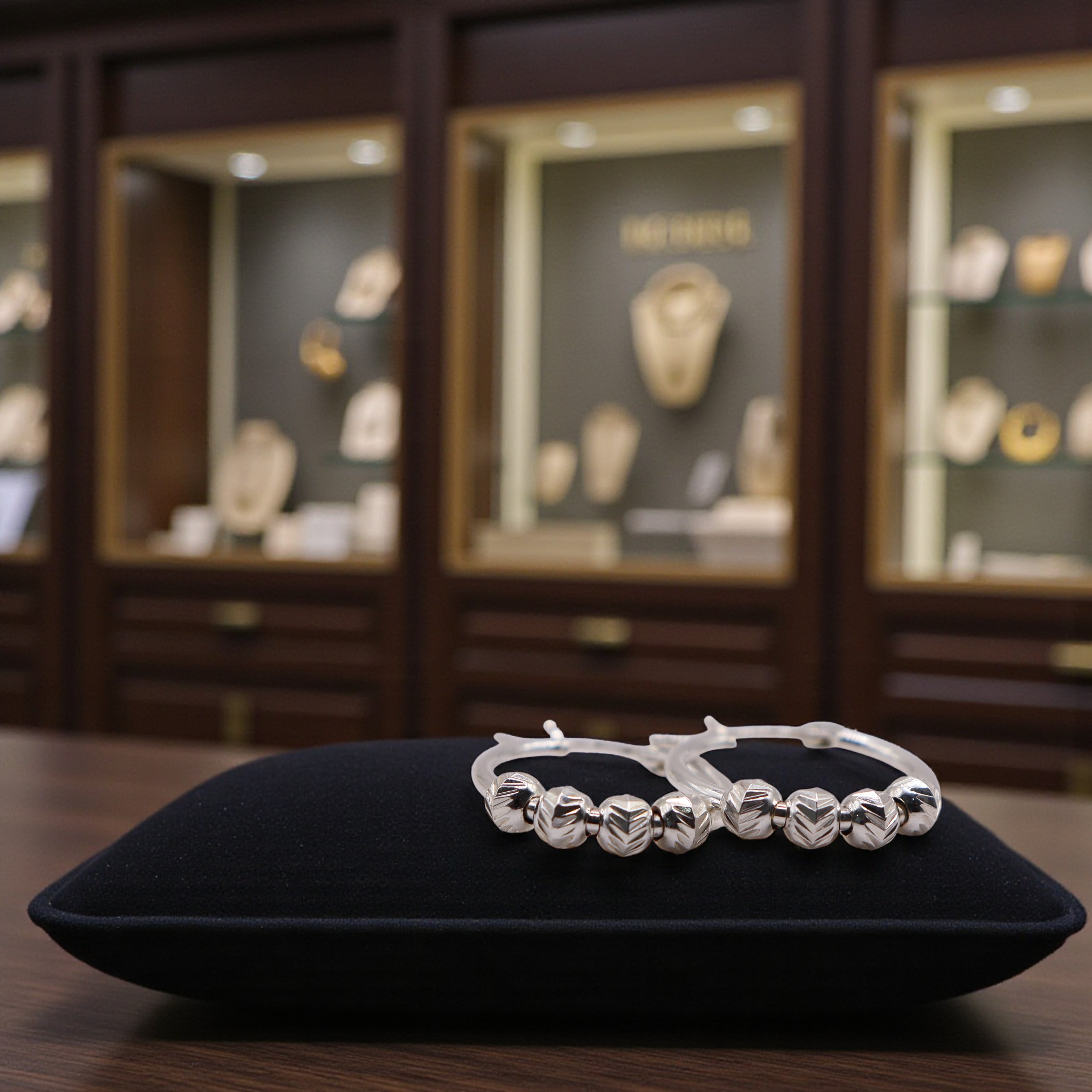 Aretes Arracada Con Bolitas En Plata .925