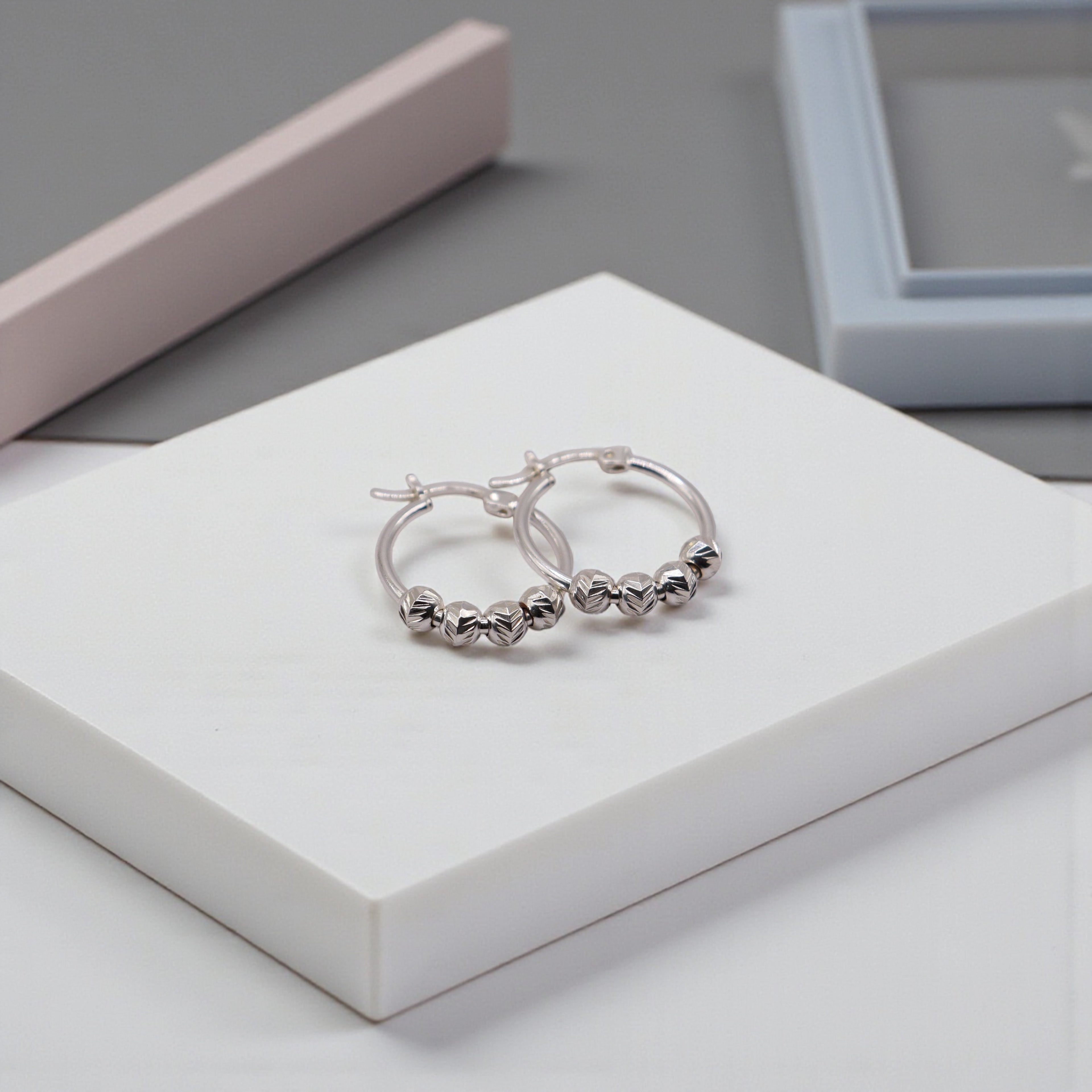 Aretes Arracada Con Bolitas En Plata .925