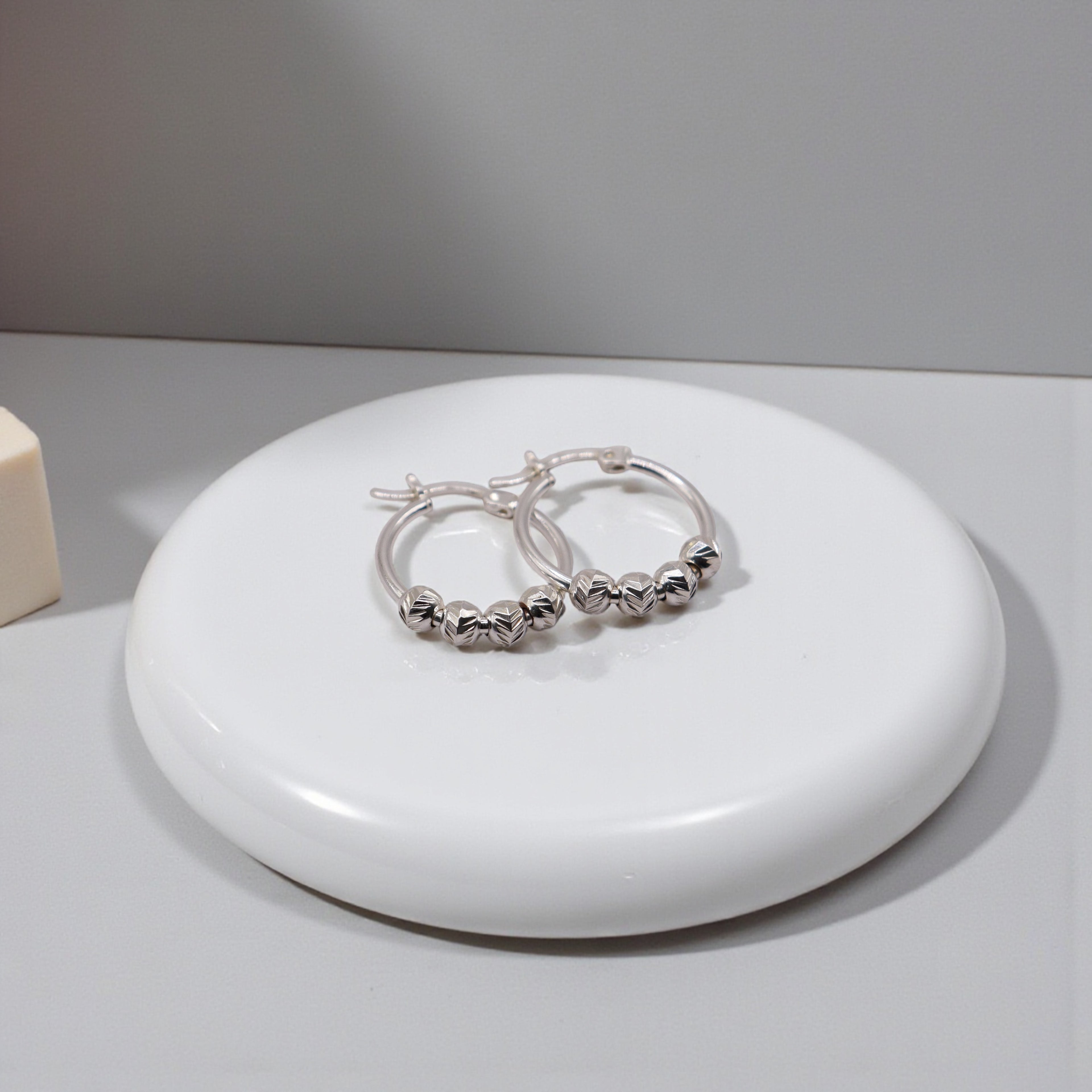 Aretes Arracada Con Bolitas En Plata .925