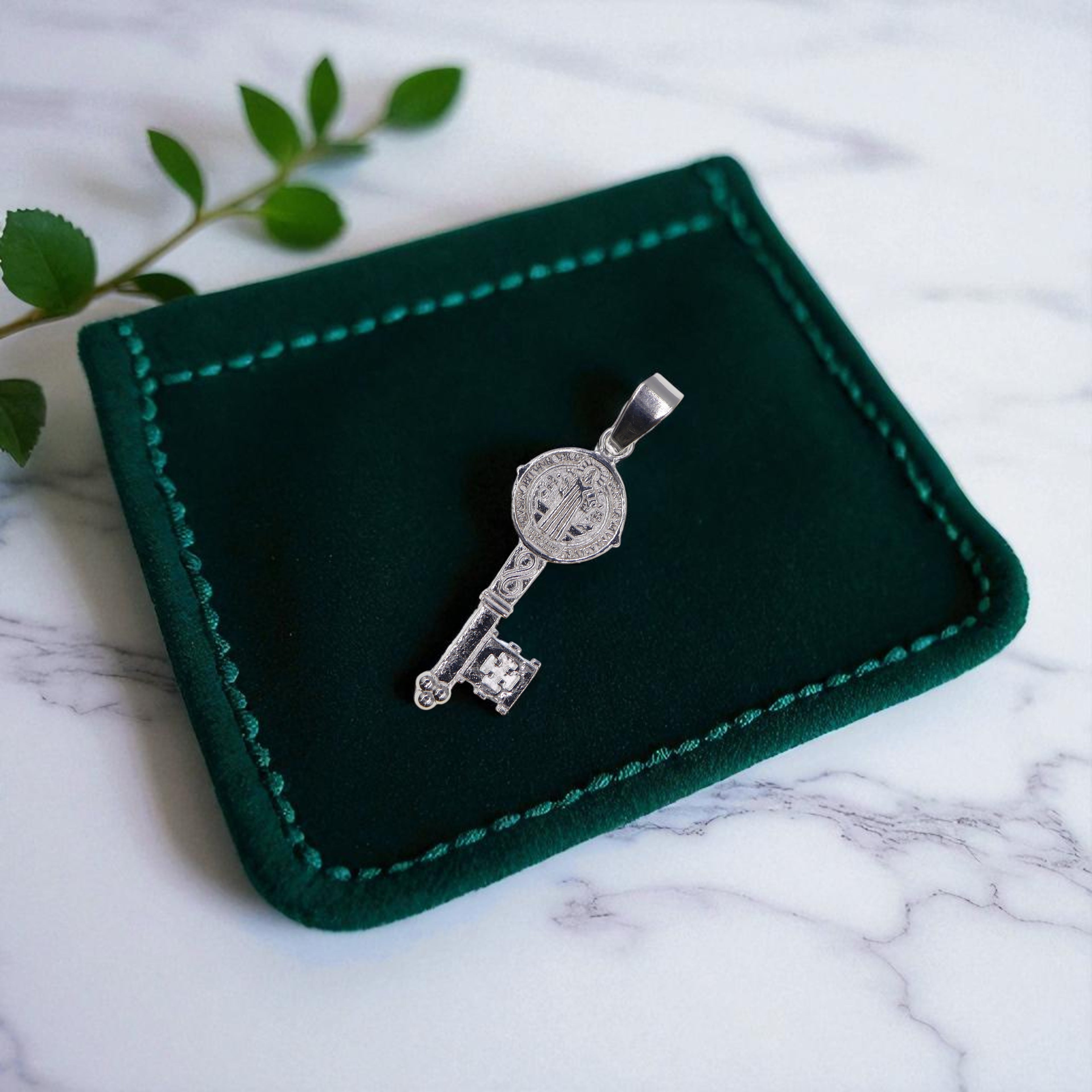 Dije Llave San Benito + Cadena En Plata .925