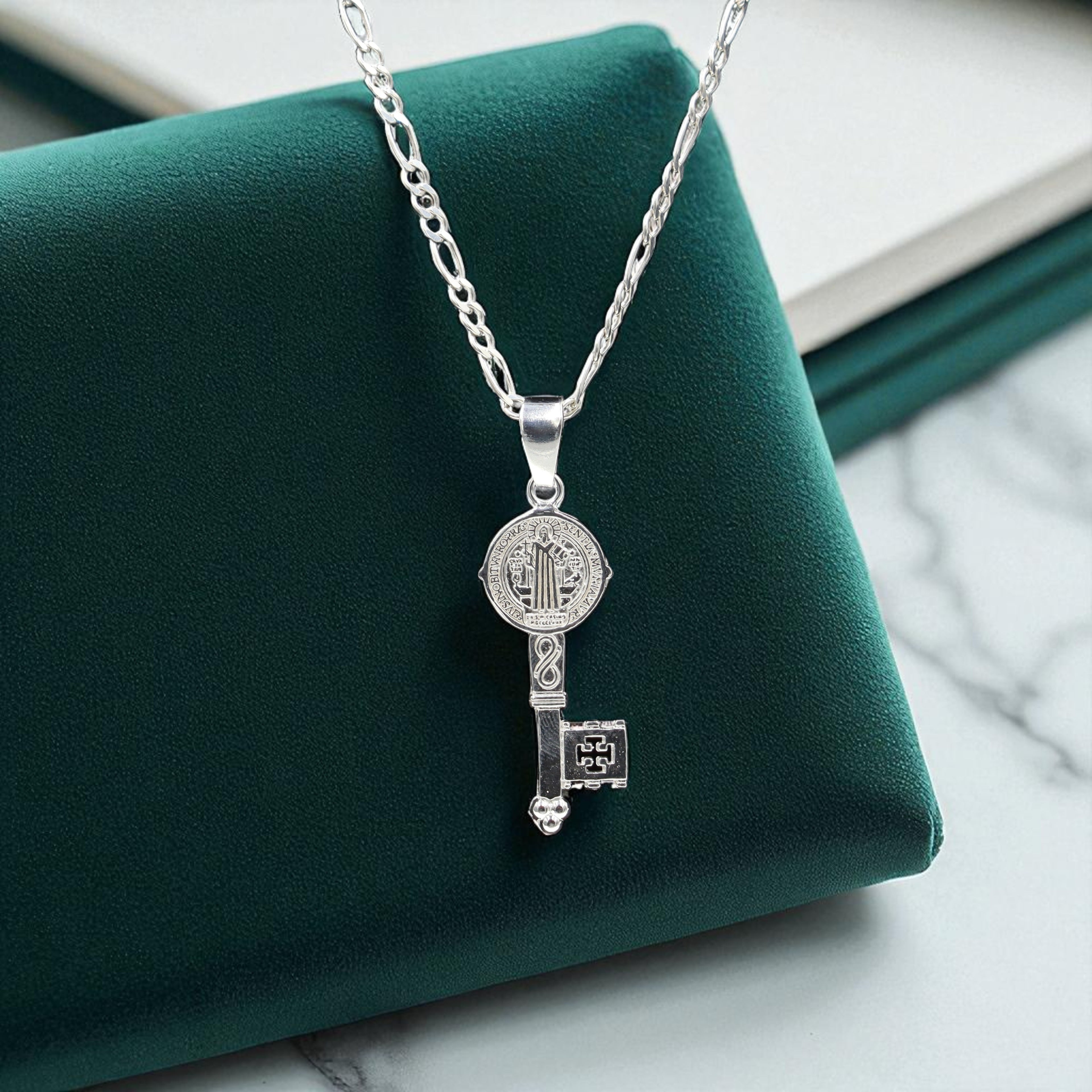 Dije Llave San Benito + Cadena En Plata .925