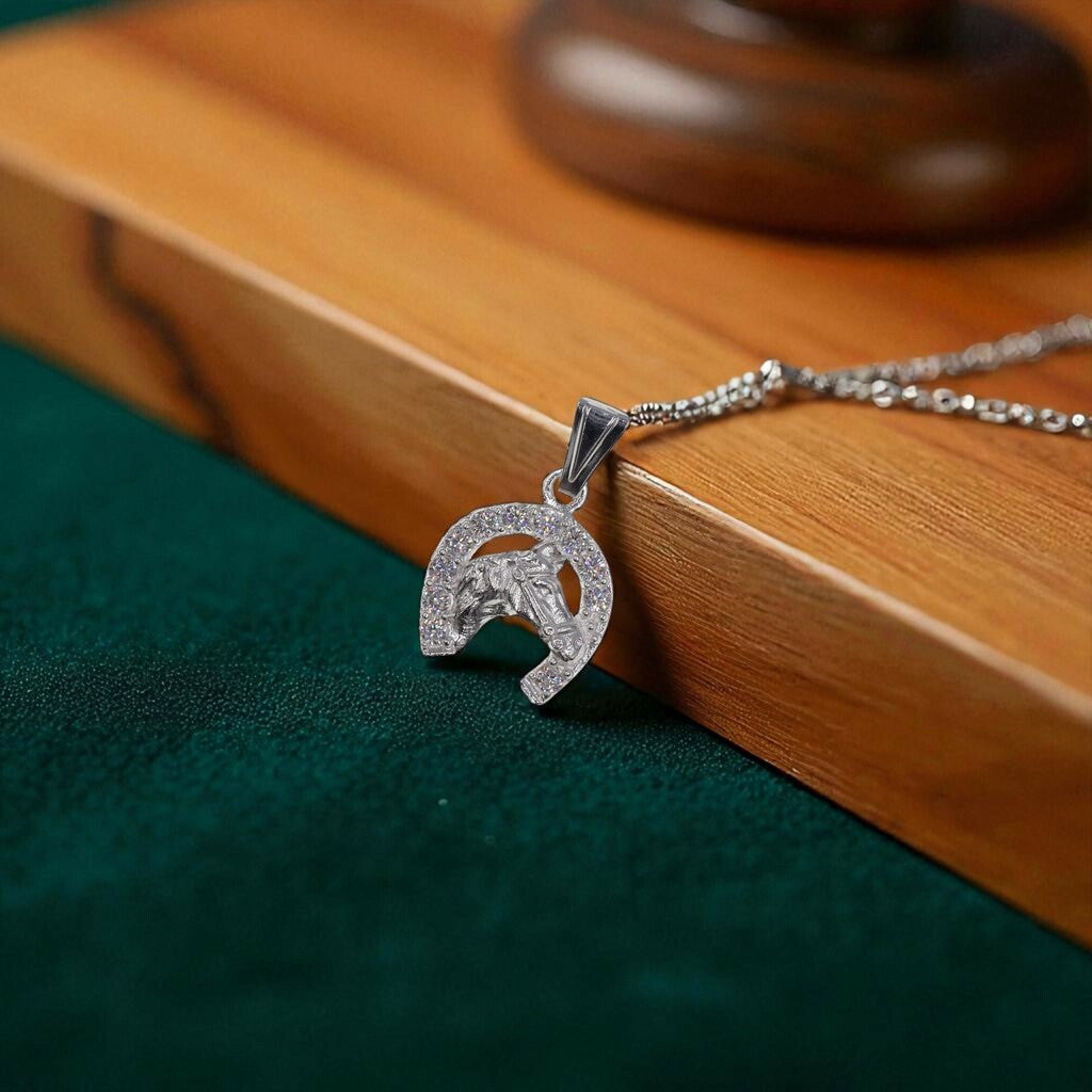 Dije Caballo Herradura Blanca + Cadena en Plata .925