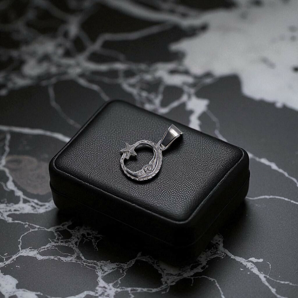 Dije Luna/Estrella + Cadena En Plata .925