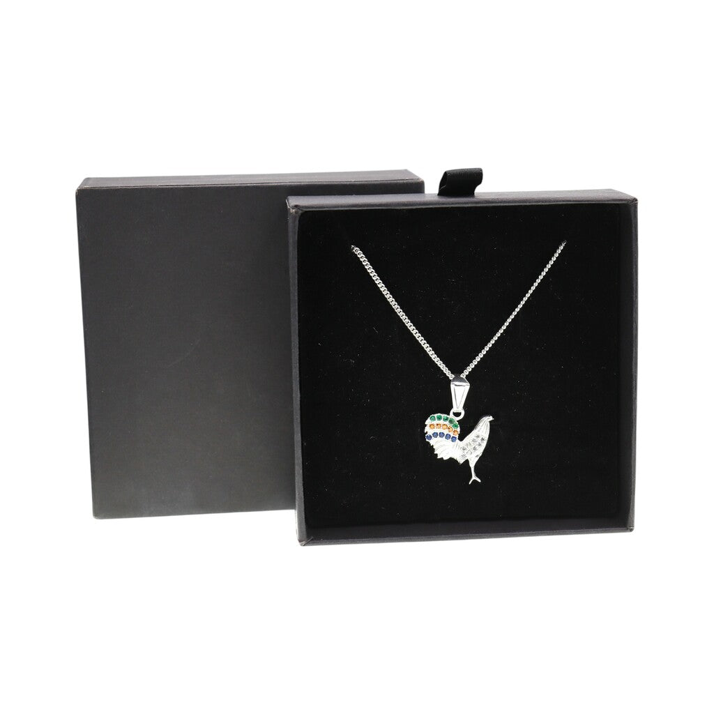 Dije De Gallo Blanco y Multicolor + Cadena En Plata .925