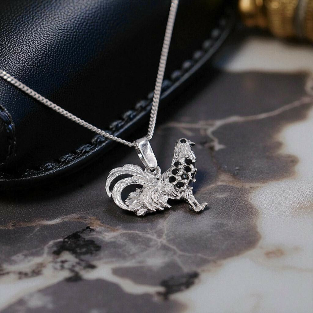 Dije De Gallo Con Circonia Negra + Cadena En Plata .925