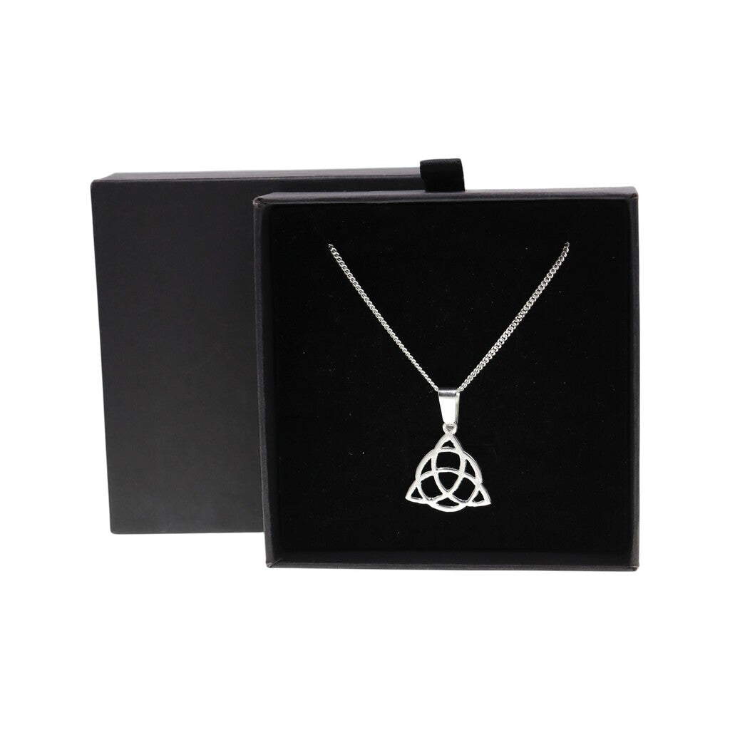 Dije De Triqueta + Cadena En Plata .925