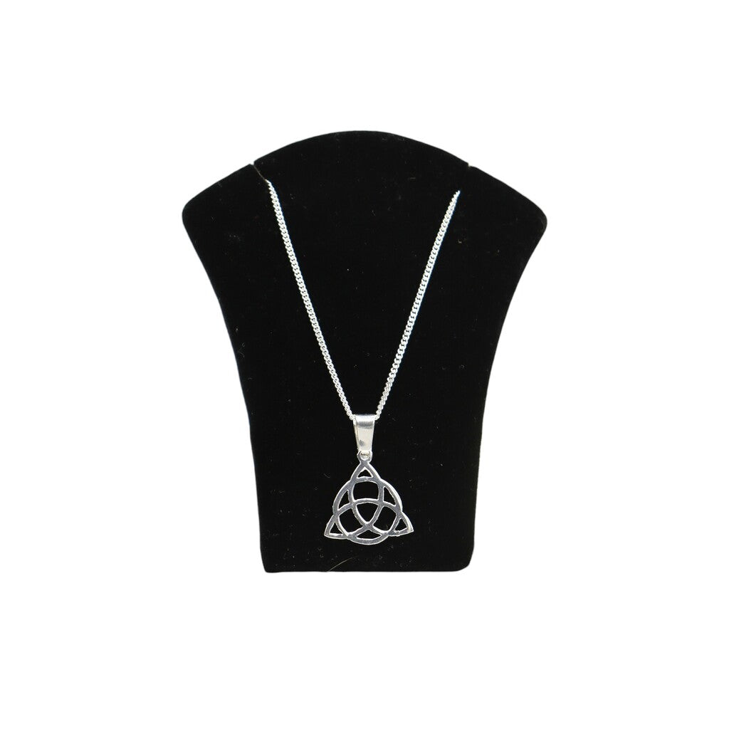 Dije De Triqueta + Cadena En Plata .925